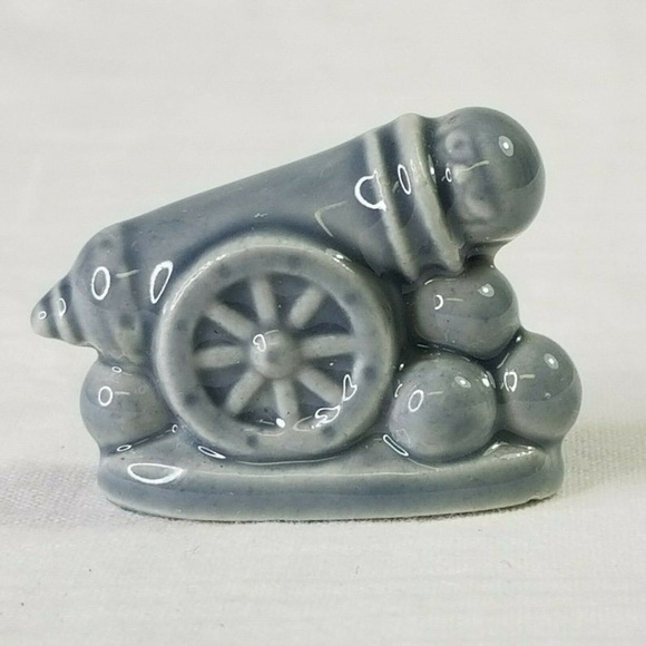 Wade Pottery England Circus Series Cannon Balls Figurine Red Rose Tea - Picture 7 of 8